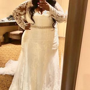 Plus size wedding dress (size 24)